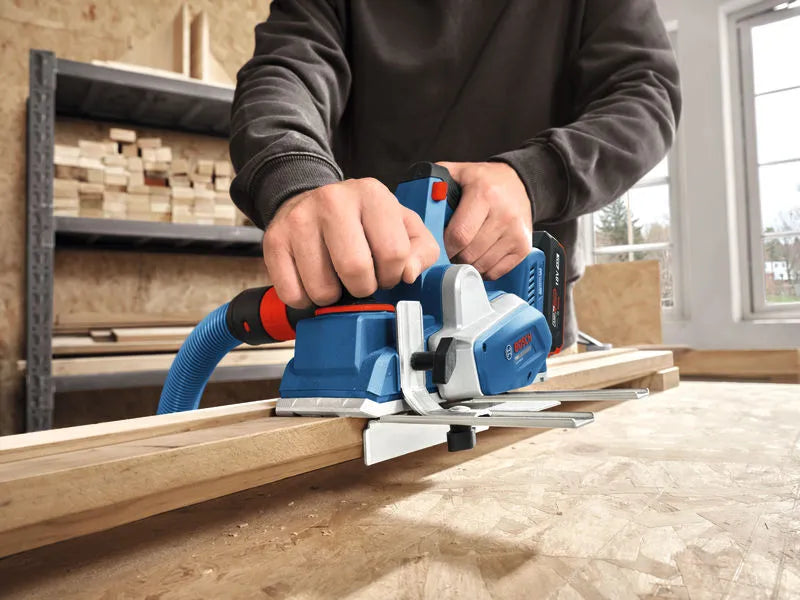 Bosch Høvel GHO 18V-20 Uten Batteri Og Lader I Pappeske