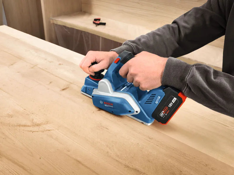 Bosch Høvel GHO 18V-20 Uten Batteri Og Lader I Pappeske