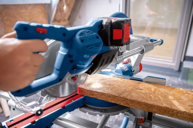 Bosch Kapp-/Gjærsag GCM 18V-216 D Uten Batteri Og Lader