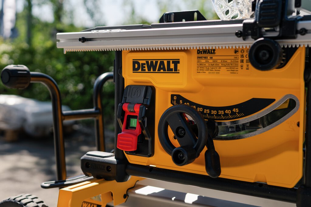 Dewalt Bordsag 210 Mm Med Sagbord